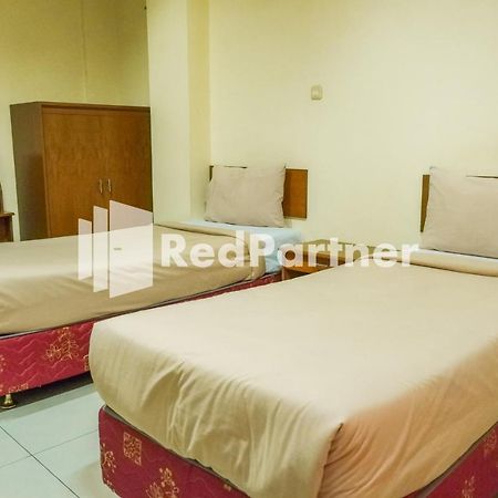 Grand Kembar Hotel Mitra Reddoorz Bandung Esterno foto