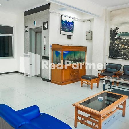 Grand Kembar Hotel Mitra Reddoorz Bandung Esterno foto