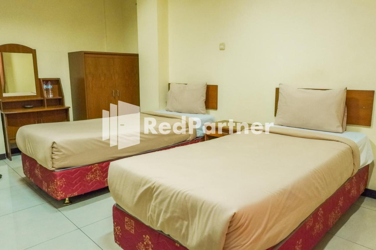 Grand Kembar Hotel Mitra Reddoorz Bandung Esterno foto