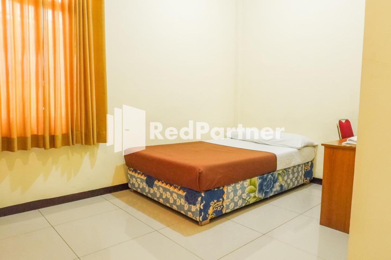 Grand Kembar Hotel Mitra Reddoorz Bandung Esterno foto
