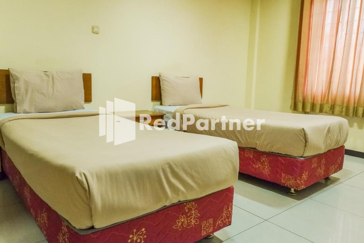 Grand Kembar Hotel Mitra Reddoorz Bandung Esterno foto