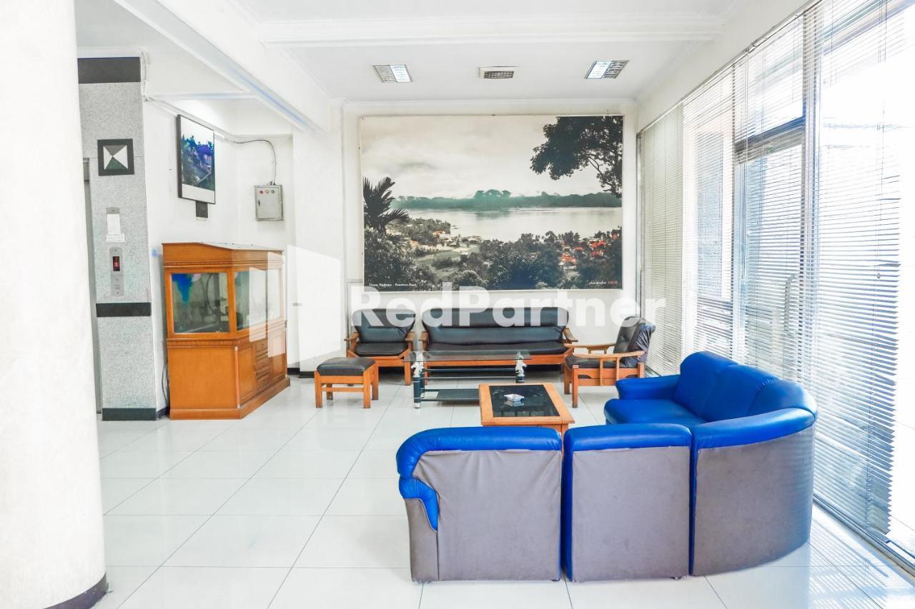 Grand Kembar Hotel Mitra Reddoorz Bandung Esterno foto