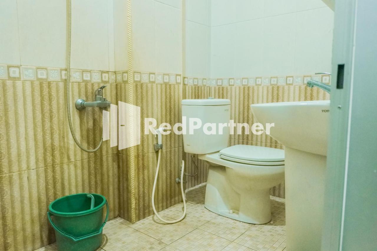 Grand Kembar Hotel Mitra Reddoorz Bandung Esterno foto