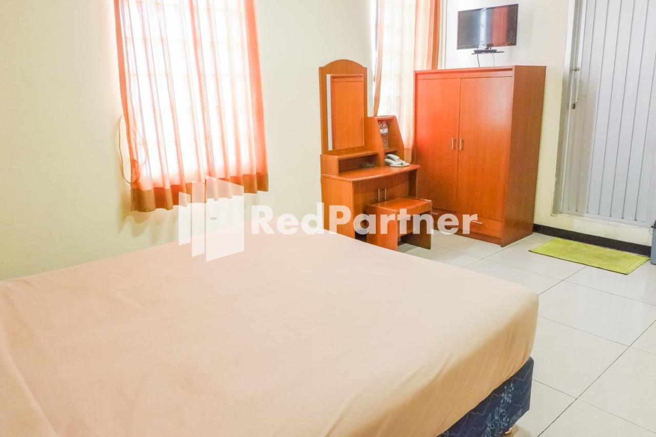 Grand Kembar Hotel Mitra Reddoorz Bandung Esterno foto