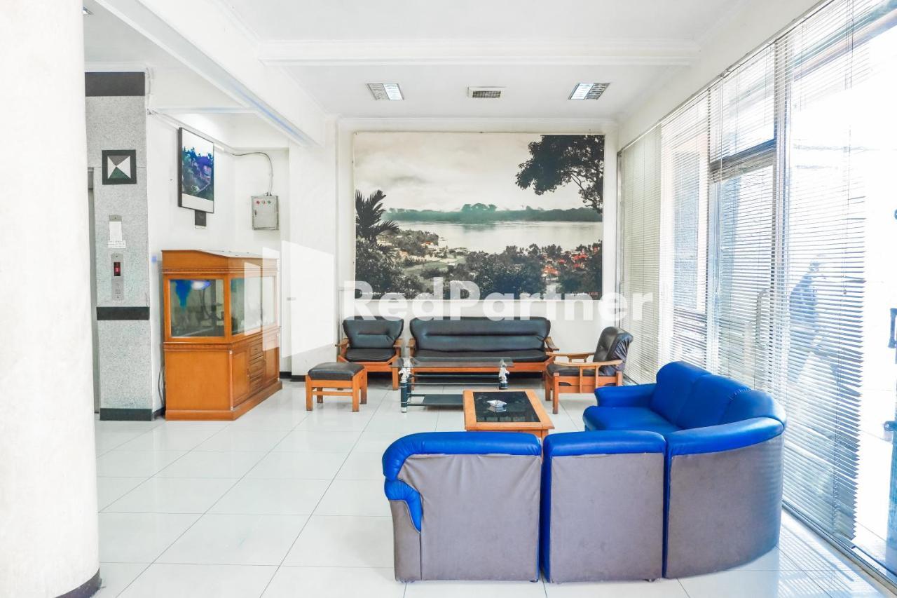 Grand Kembar Hotel Mitra Reddoorz Bandung Esterno foto
