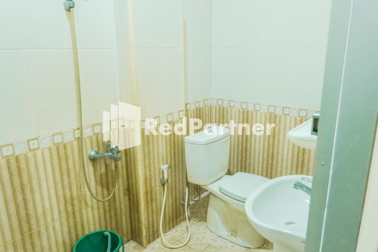 Grand Kembar Hotel Mitra Reddoorz Bandung Esterno foto