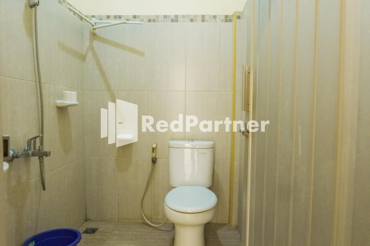 Grand Kembar Hotel Mitra Reddoorz Bandung Esterno foto