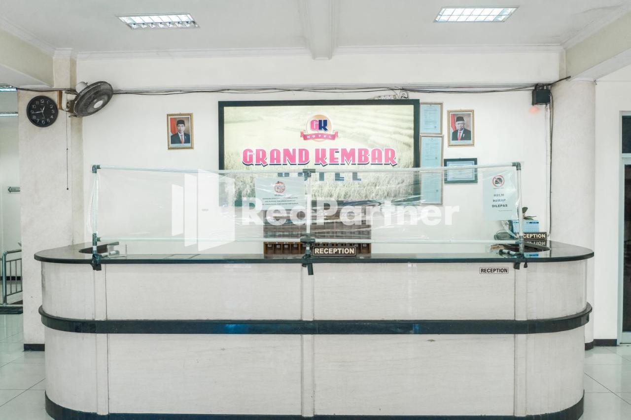Grand Kembar Hotel Mitra Reddoorz Bandung Esterno foto