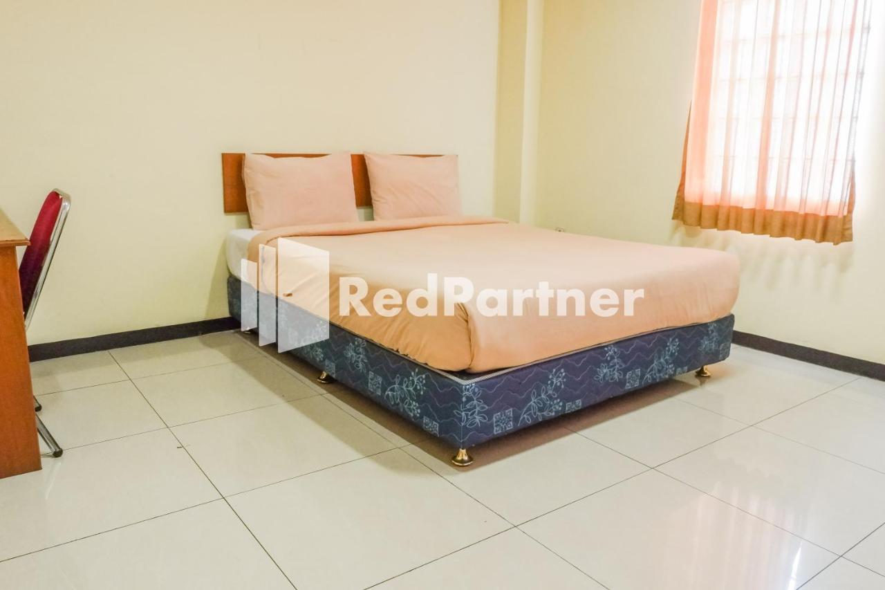 Grand Kembar Hotel Mitra Reddoorz Bandung Esterno foto