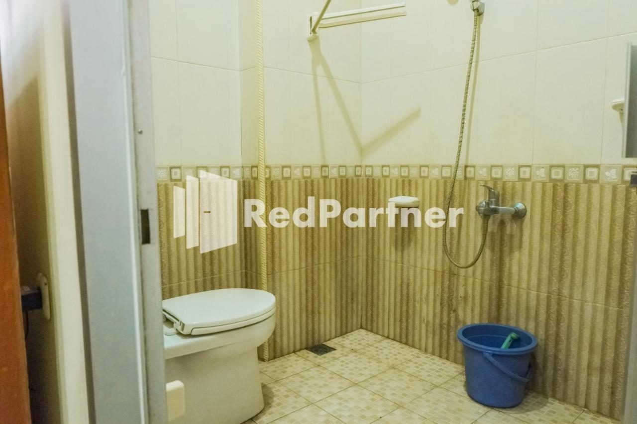 Grand Kembar Hotel Mitra Reddoorz Bandung Esterno foto
